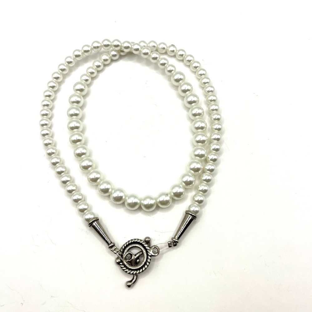 Elegant Graduated White Fuax Pearl Necklace with Toggle Clasp Closure 21”